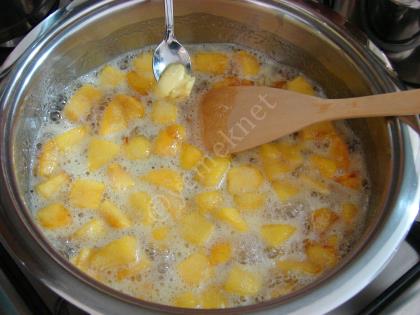 Ev Yapımı Şeftali Reçeli