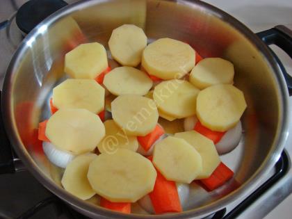 Tencerede Sebzeli Tavuk Yemeği