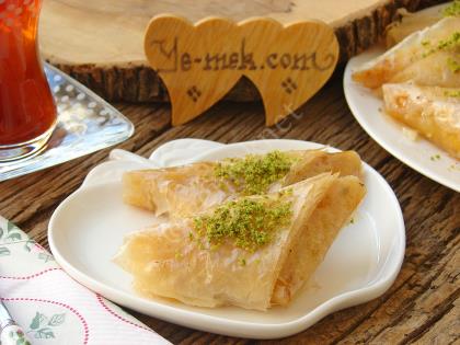 Muhallebili Muska Tatlısı