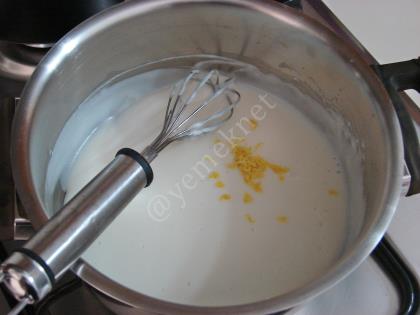 Muhallebili Muska Tatlısı