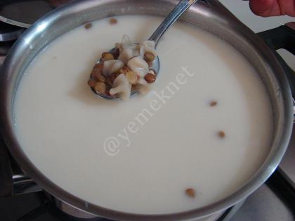 Yeşil Mercimekli Mantı Çorbası