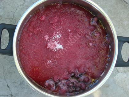 Ev Yapımı Vişne Reçeli