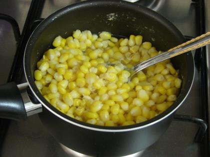 Bardakta Peynir Soslu Mısır