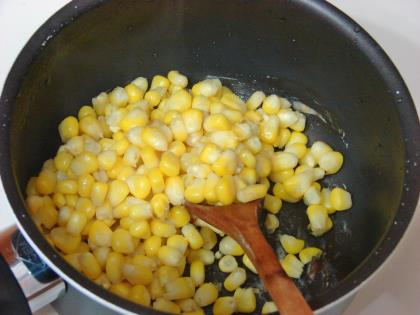 Bardakta Peynir Soslu Mısır