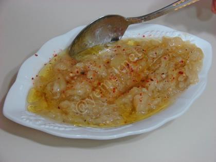 Nar Ekşili Közlenmiş Patlıcan Salatası