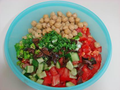 Nohutlu Çoban Salatası