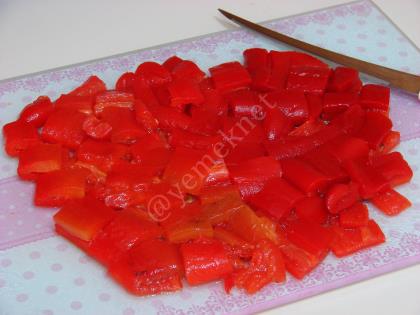 Sirkeli Közlenmiş Kırmızı Biber Salatası