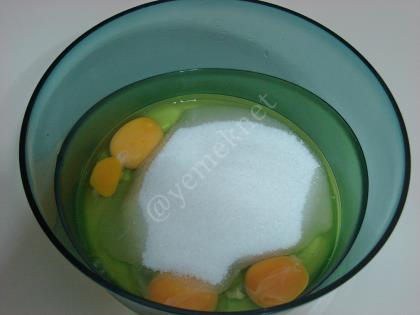 Şişleme Pasta (Dürtme Kek)