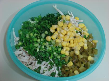 Yeşillikli Tavuk Salatası