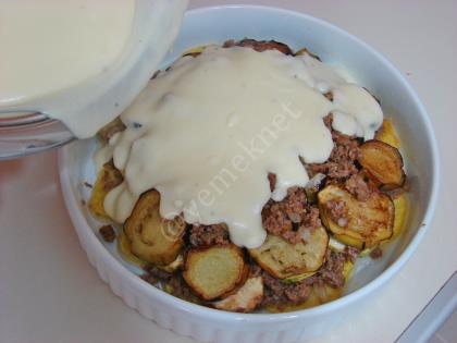 Fırında Beşamel Soslu Kıymalı Sebzeli Oturtma