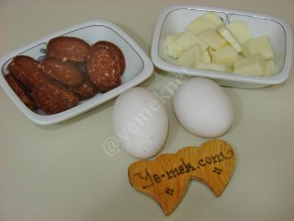 Fırında Sucuklu Kaşarlı Yumurta