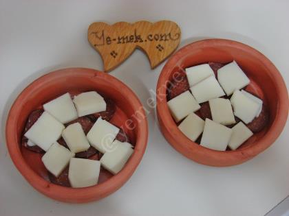 Fırında Sucuklu Kaşarlı Yumurta