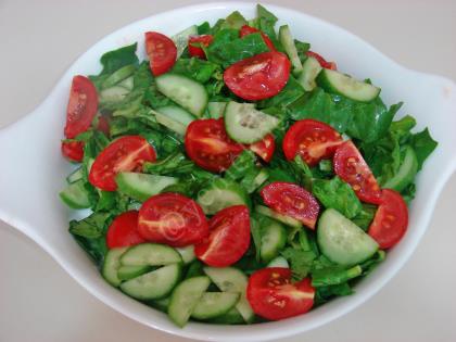 Krutonlu Ispanak Salatası