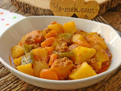 Kıymalı Havuçlu Patates Yemeği