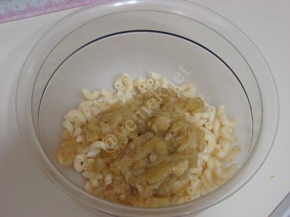 Közlenmiş Patlıcanlı Makarna Salatası