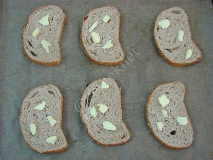 Kahvaltılık Yumurtalı Peynirli Ekmek Dilimleri