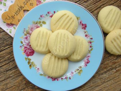 Üç Malzemeli Un Kurabiyesi