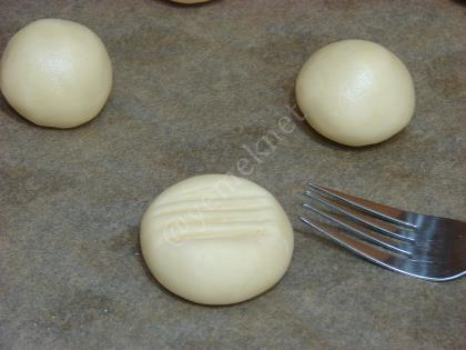 Üç Malzemeli Un Kurabiyesi