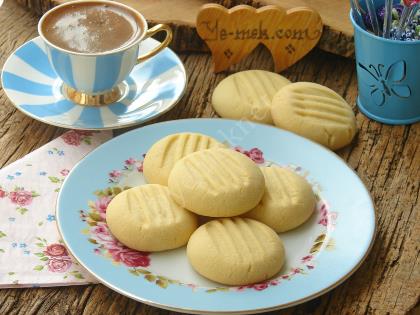 Üç Malzemeli Un Kurabiyesi