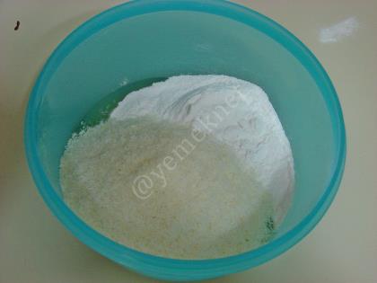 Hindistan Cevizli Sürpriz Kek