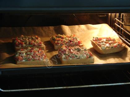 Kahvaltılık Domatesli Peynirli Ekmek Dilimleri