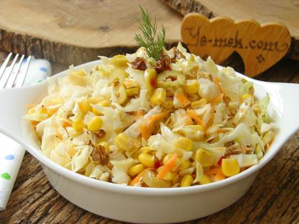 Cevizli Beyaz Lahana Salatası