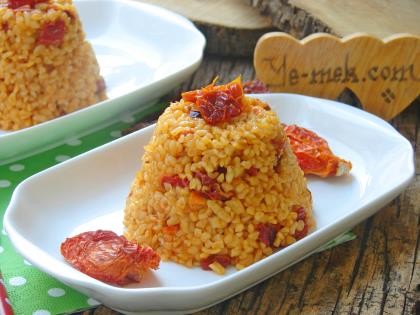 Kuru Domatesli Bulgur Pilavı