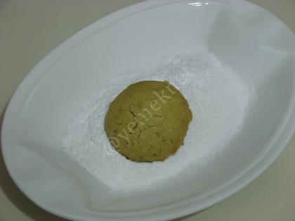 Tereyağlı Fıstıklı Un Kurabiyesi