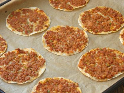 Yufkadan Fındık Lahmacun