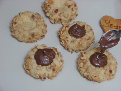 Çikolata Dolgulu Fındıklı Kurabiye