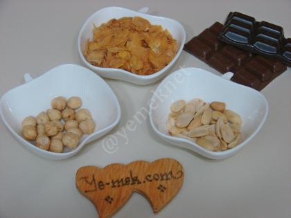 Kuru Yemişli Mısır Gevrekli Çikolatalı Tatlı