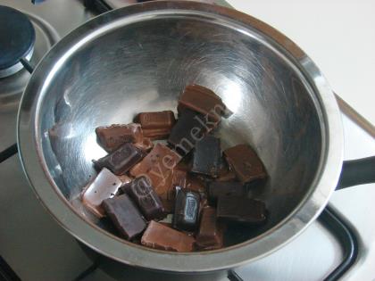 Kuru Yemişli Mısır Gevrekli Çikolatalı Tatlı