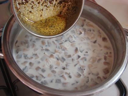 Yoğurtlu Mantar Çorbası