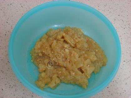 Arpa Şehriyeli Patlıcan Salatası