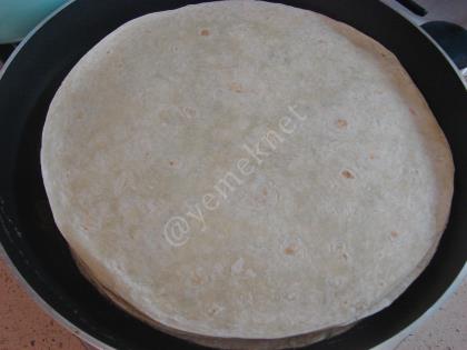 Tavada Lavaş Böreği