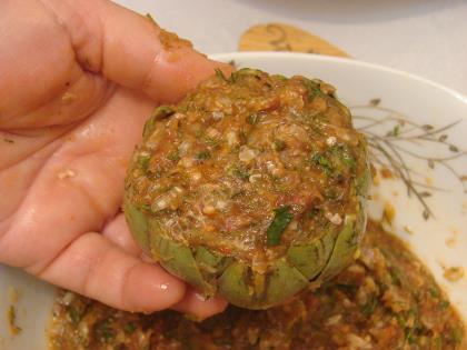 Yapraklı Taze Enginar Dolması