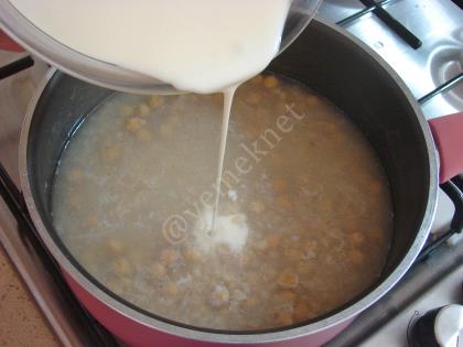 Dövme Buğday Çorbası