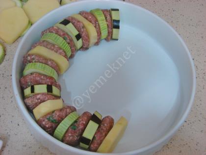 Fırında Köfteli Sebze Dizmesi