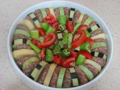 Fırında Köfteli Sebze Dizmesi