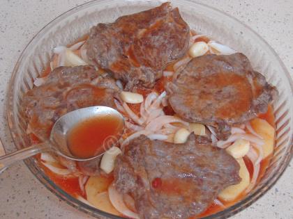 Fırında Salçalı Et Yemeği