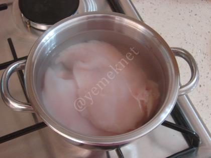 Köz Patlıcanlı Tavuk Salatası