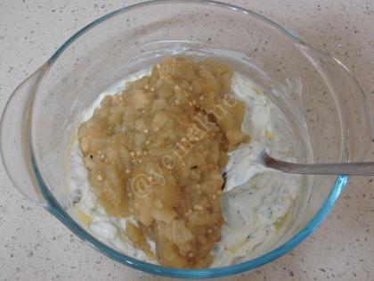 Labne Peynirli Köz Patlıcan Salatası