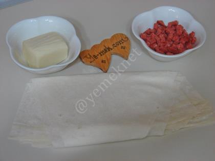 Sucuklu Paçanga Böreği