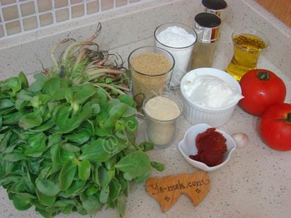 Yoğurtlu Semizotu Yatağında Bulgur Köftesi