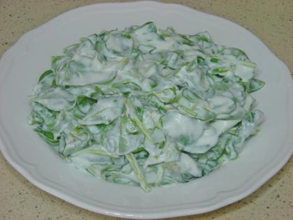 Yoğurtlu Semizotu Yatağında Bulgur Köftesi