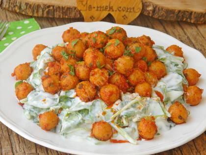 Yoğurtlu Semizotu Yatağında Bulgur Köftesi