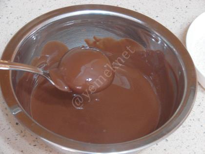 Çikolatalı Kartopu Kurabiyesi