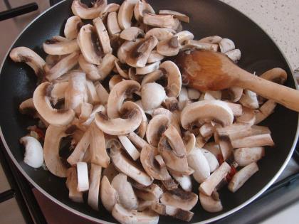 Kremalı Mantarlı Et Yemeği