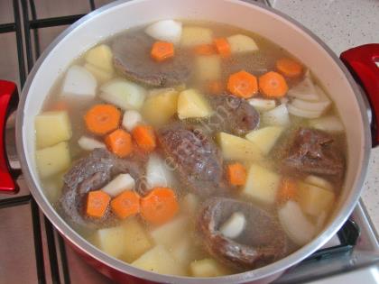 Tencerede Sebzeli Et Haşlama