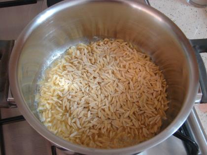 Domatesli Arpa Şehriye Pilavı